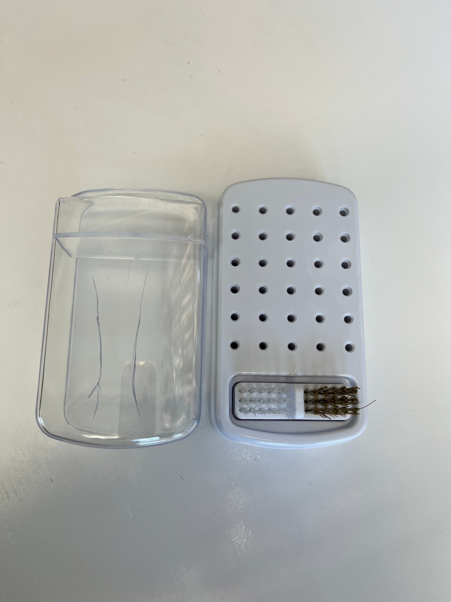 Support pour Pointes (30) avec Espace de Nettoyage (Endommagé)